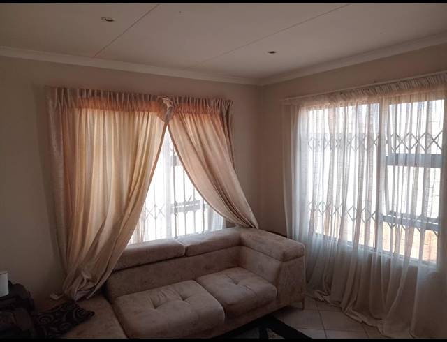 3 BEDROOM HOUSE SOLD IN BEVERLEY HILLS